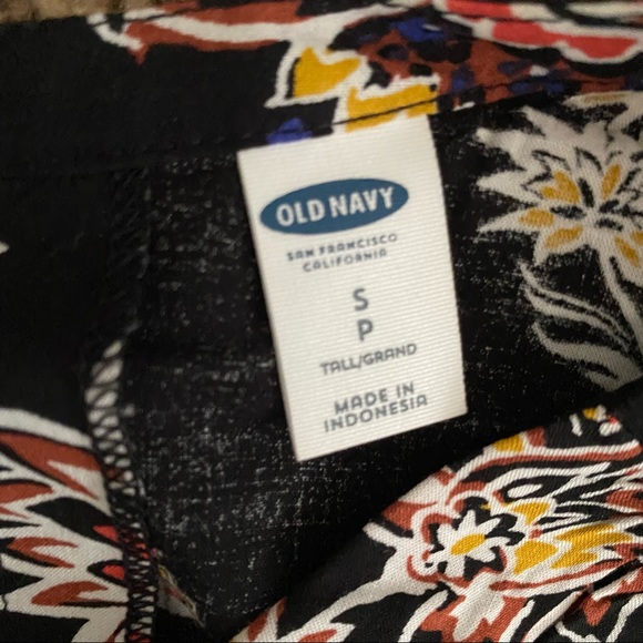 Set of 2 Floral Old Navy Tanks - Picture 2 of 4